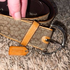 Coach belt. Doesn’t fit me anymore. Gently worn